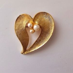 Vintage matte texture gold bauble heart pearl Cluster brooch